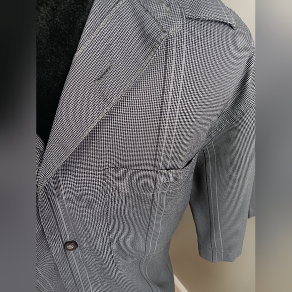 Button down, short sleeve shirt - Picture 3 of 4